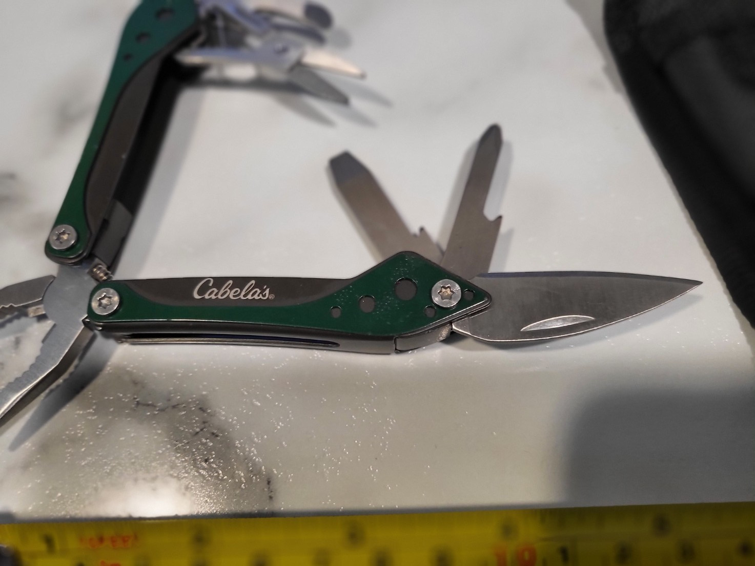 Cabela’s Multi-Tool in Green, 8 tools in one handy pocket knife