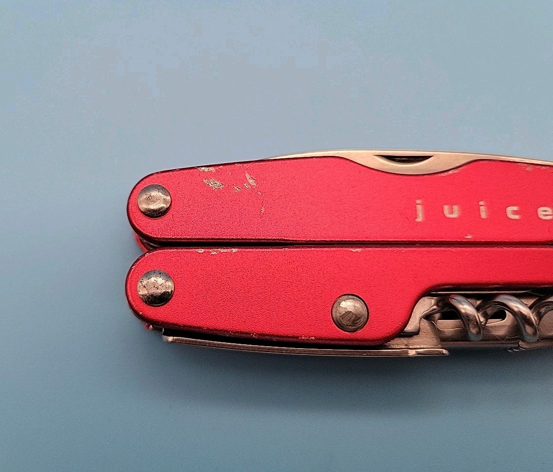 Leatherman JUICE C2 Multi-Tool – Dated 0509 – Red – Knife, Pliers *Retired*