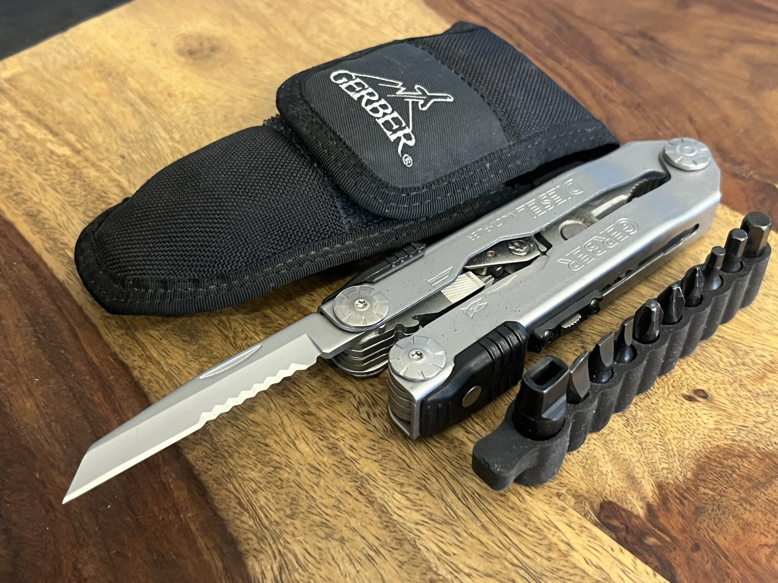 Gerber Multi Tool DIESEL w/Gerber BEAUTIFUL Sheath & Set Of Bits VERY NICE!!