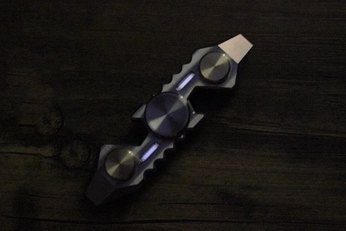 Titanium+Brass Hand Twisting Spinning Top Crowbar Bottle Opener Spinner Gyro Toy