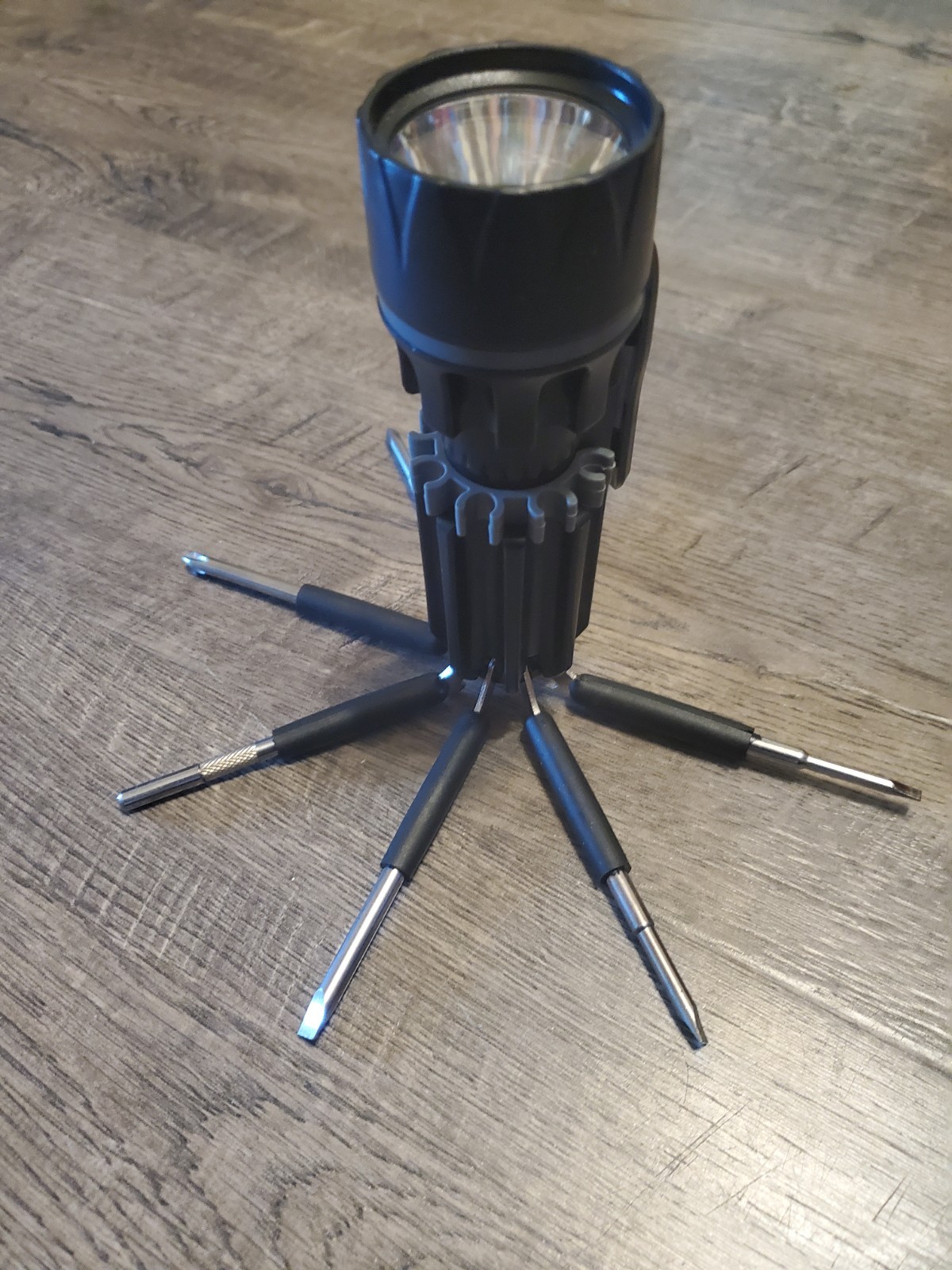 Mobil 1 Promo Multi-Tool Leed’s 1430-28BK Led Light Multiple Drivers Light Works
