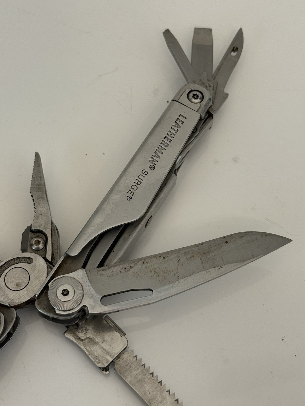 LEATHERMAN SURGE 21-In-1 Stainless Heavy Duty Multitool Blade Read
