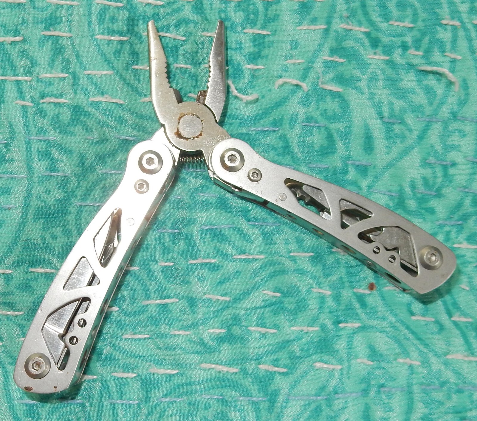 Folding Multi-purpose Tool, Pliers, Screwdrivers, Blades, Bottle Opener, File