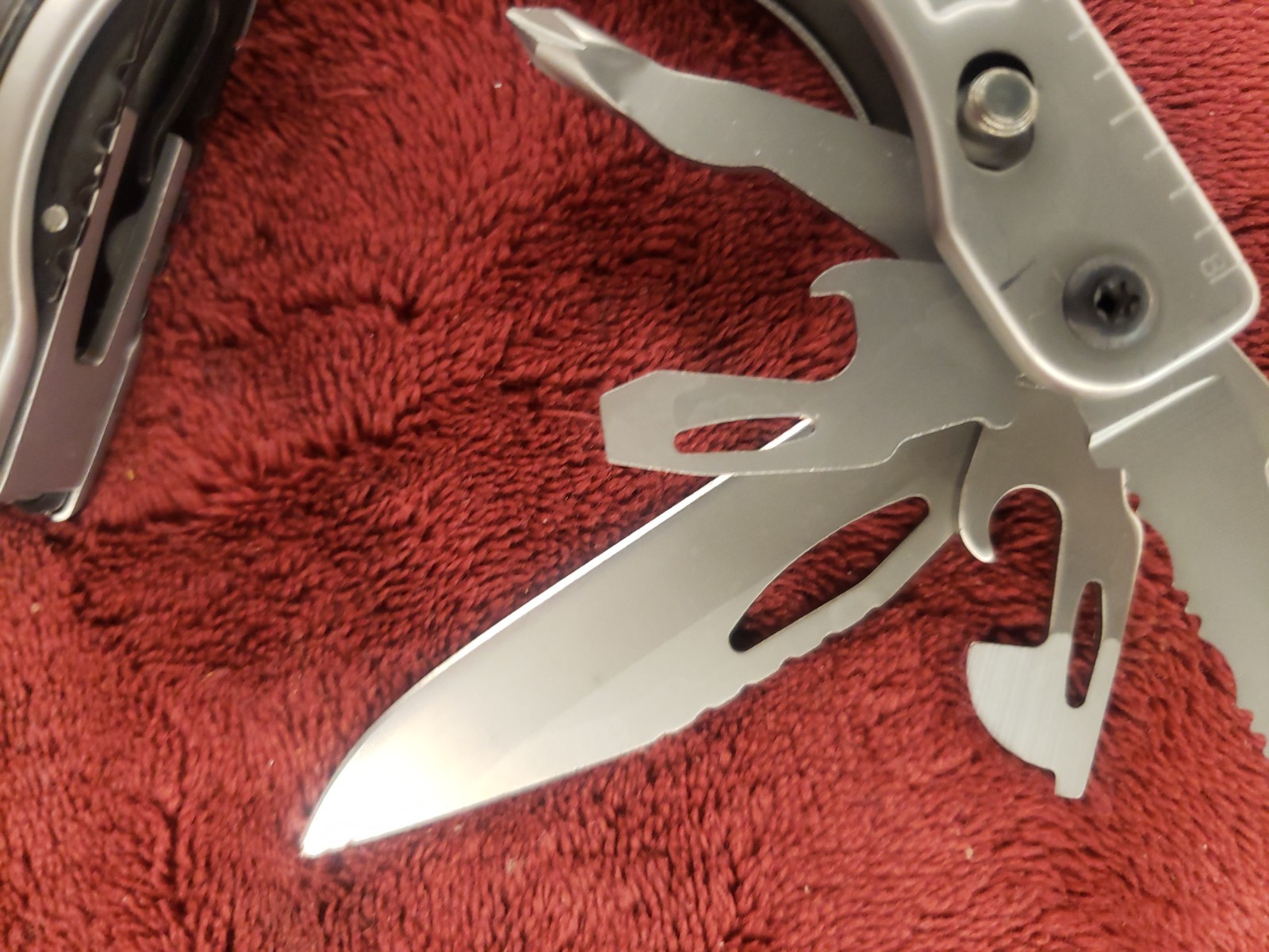 Retired SOG PowerPlay Knife Pliers Multi Tool