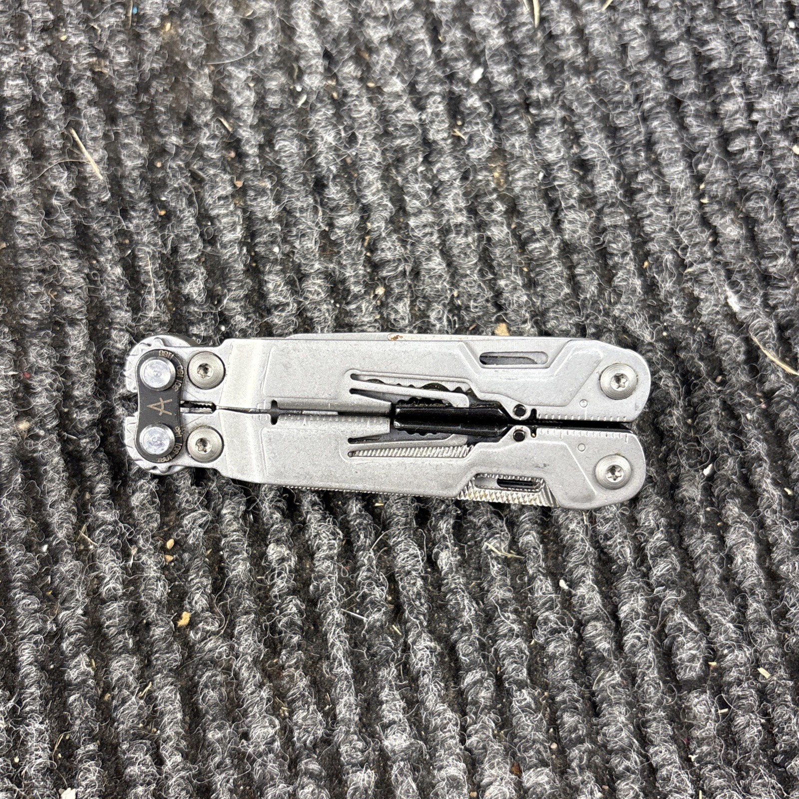 SOG POWER PINT MULTI TOOL PLIERS KNIFE SMALL (409)