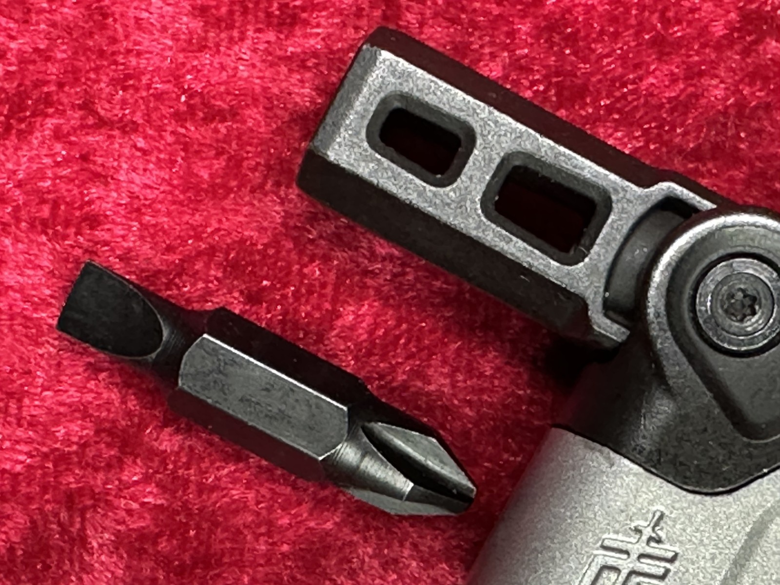 Gerber Lockdown Drive Aluminum Handle Pocket Multi-Tool 7-in-1 w/Pocket Clip(668