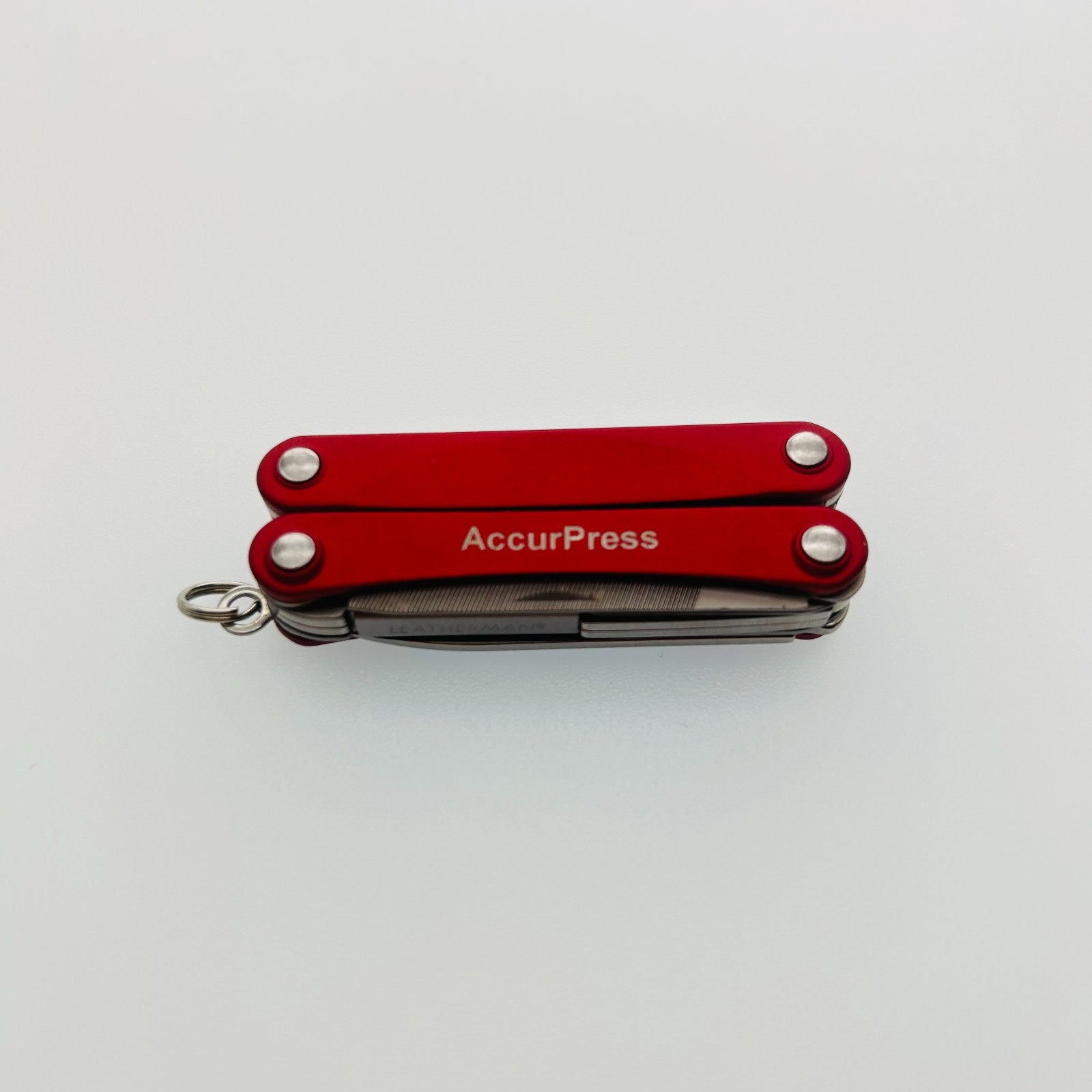 Leatherman Squirt ES4 RED – 8-in-1 Keychain Multi-Tool Discontinued (CODE10)