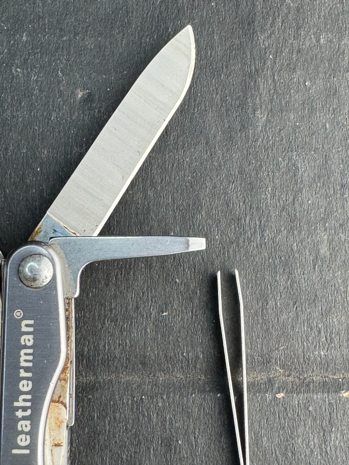 Leatherman Squirt S4 Stainless Steel Multitool Keychain – Gray