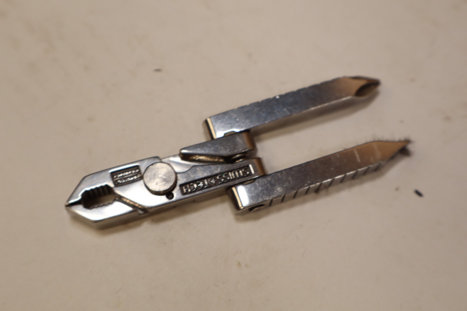SWISS+TECH USA MICRO MULTI TOOL STEEL