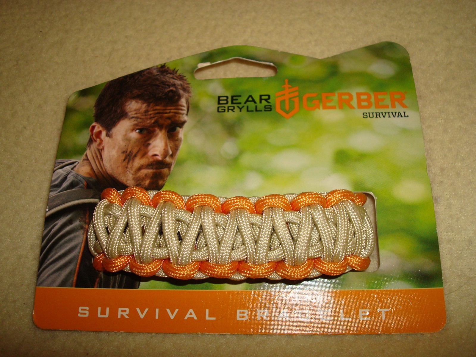 Gerber Bear Grylls Survival Bracelet – 12′ Paracord, Whistle and Pocket Guide