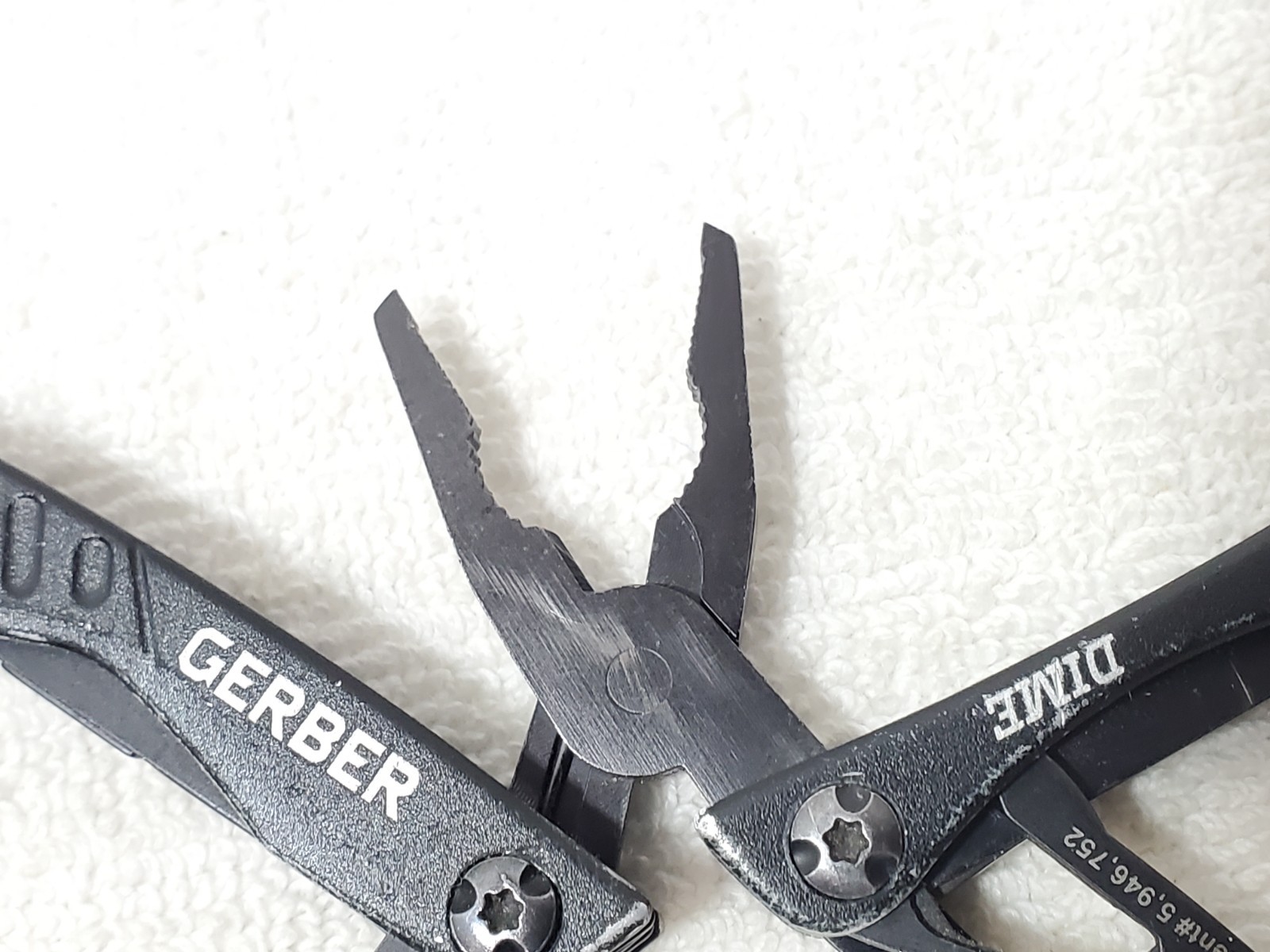 Gerber Dime Black Mini Multi-Tool Black Compact Keychain Pliers Scissors Tool