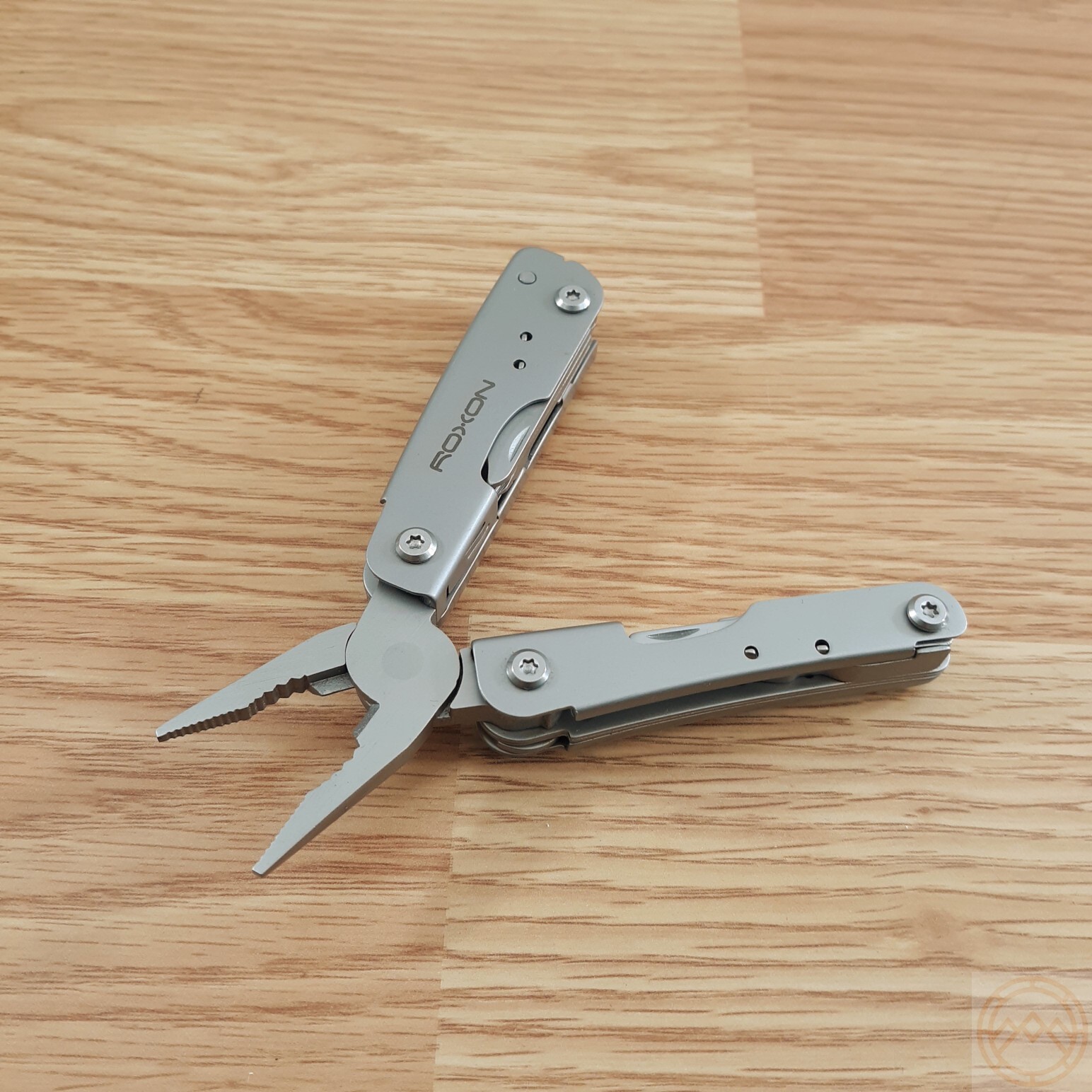 ROXON M2 Mini Multi-Tool Screwdrivers Can/Bottle Openers Pliers Glass Breaker