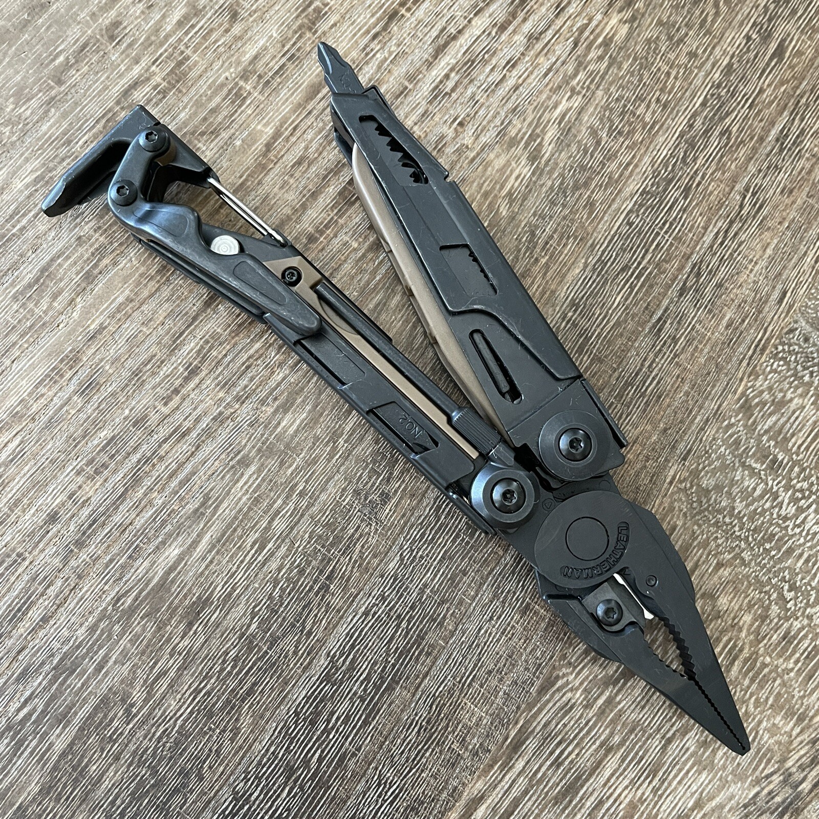 Leatherman MUT Black multi tool, brown molle sheath. Brand new