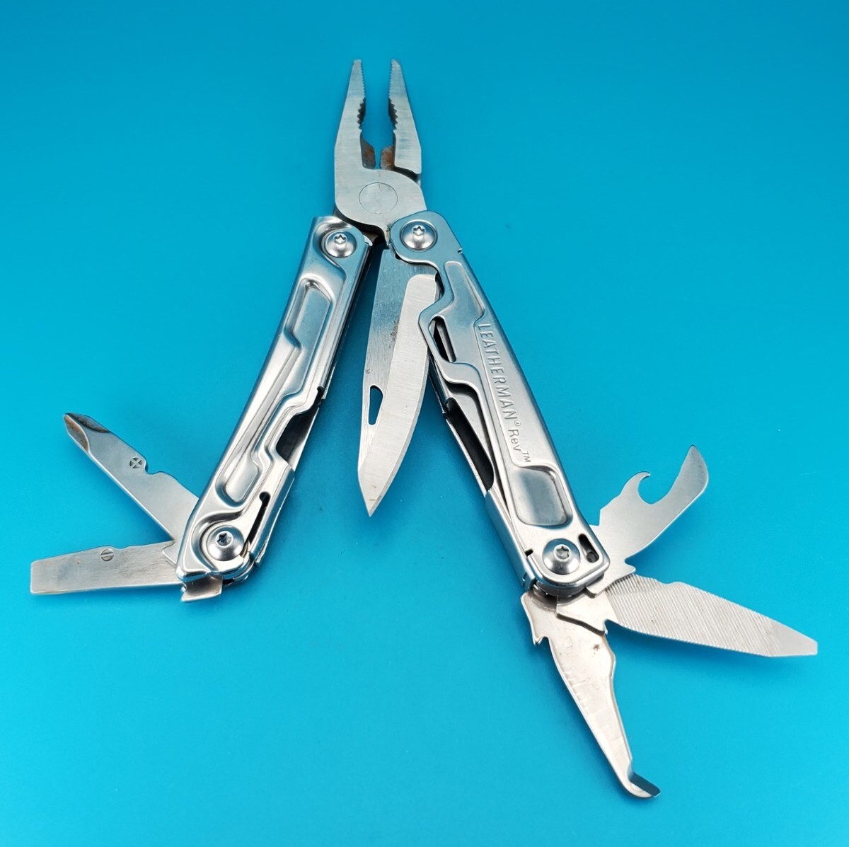 Leatherman Rev 3.8″ Multi-Tool, Stainless! *RUST ON ITEM*