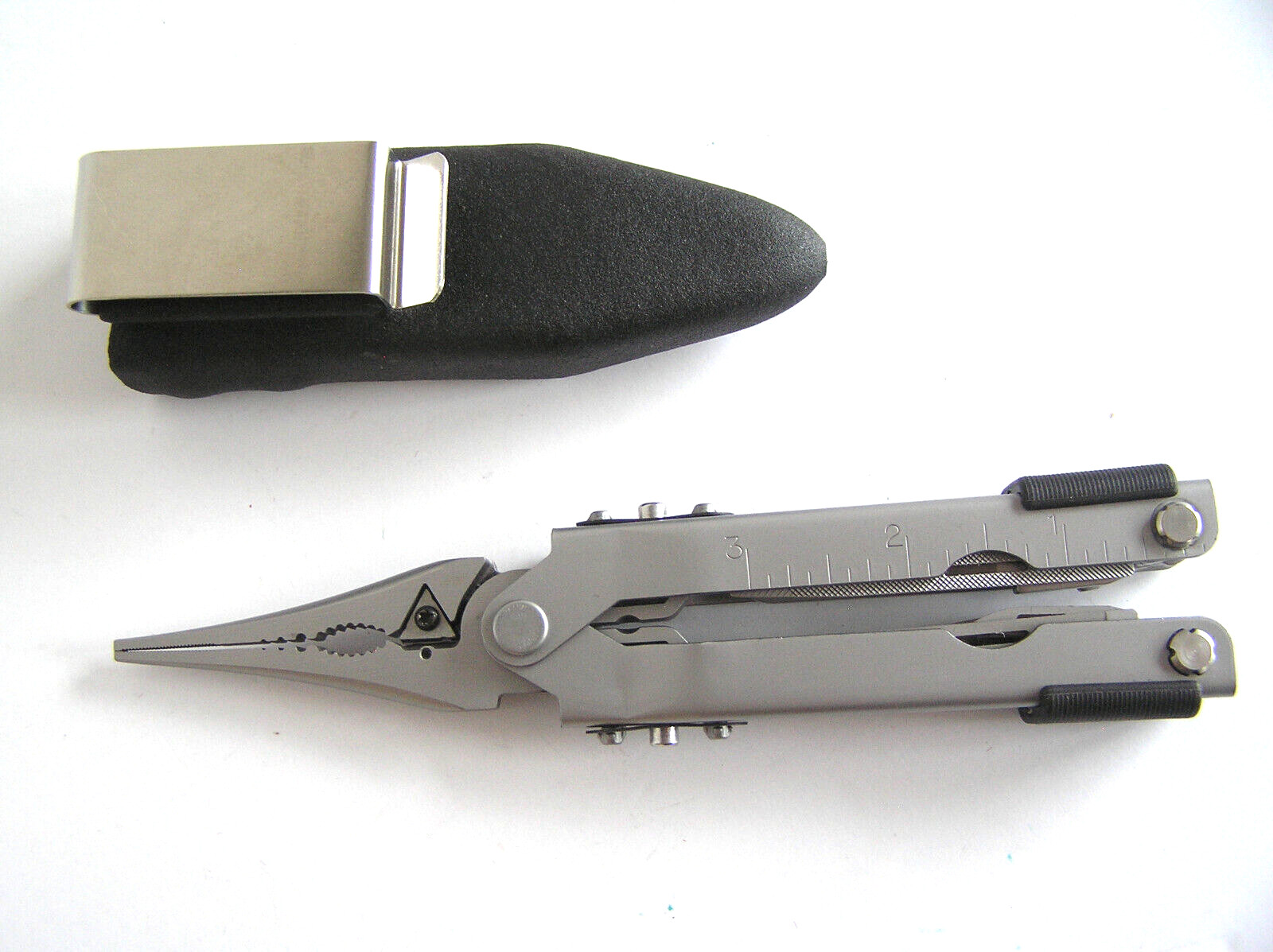 Gerber Fisherman MP600 Multi Tool w Longer Needlenose Plier & RARE Hard Case