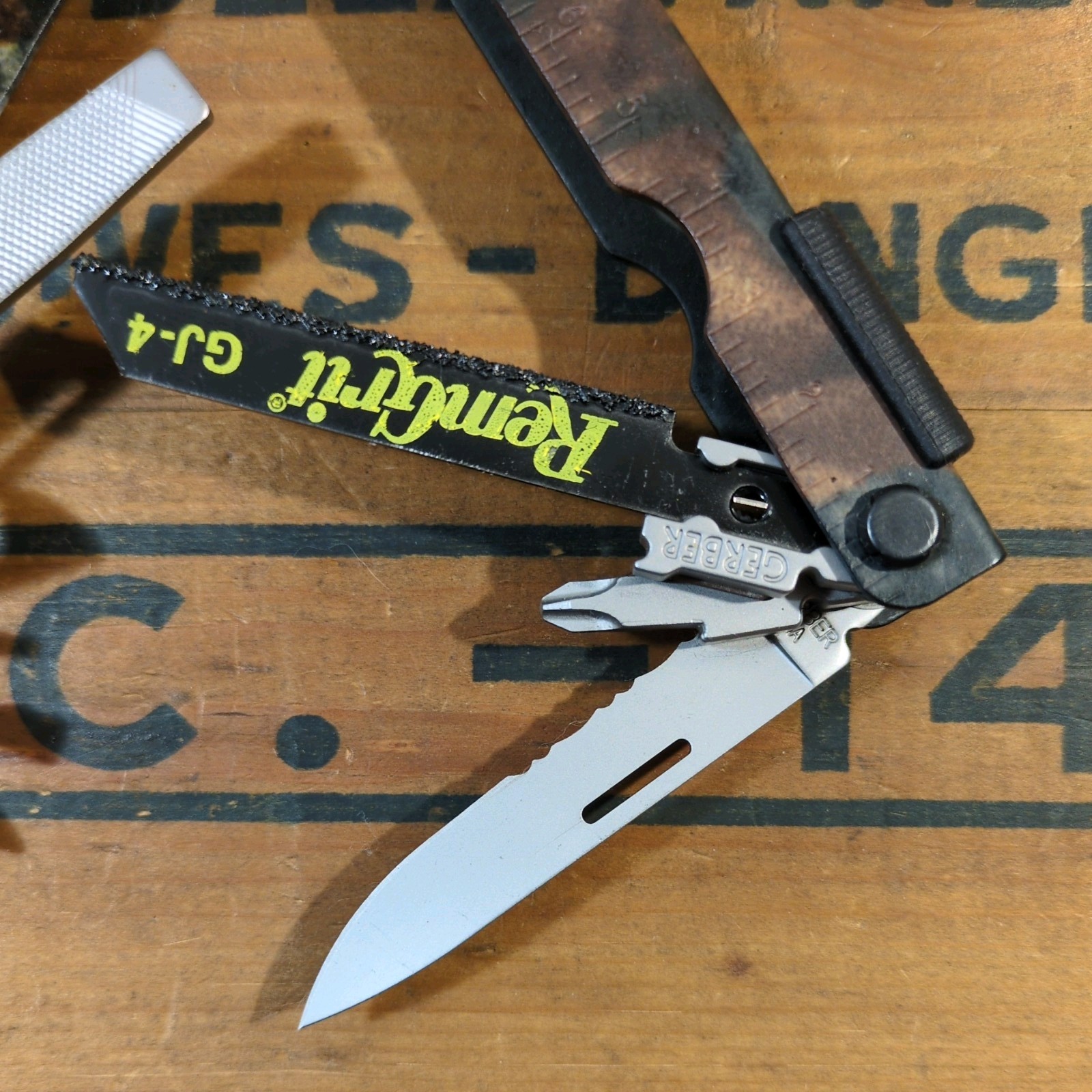Gerber USA MP600 Pro Scout Mossy Oak Multi Tool Folding Knife