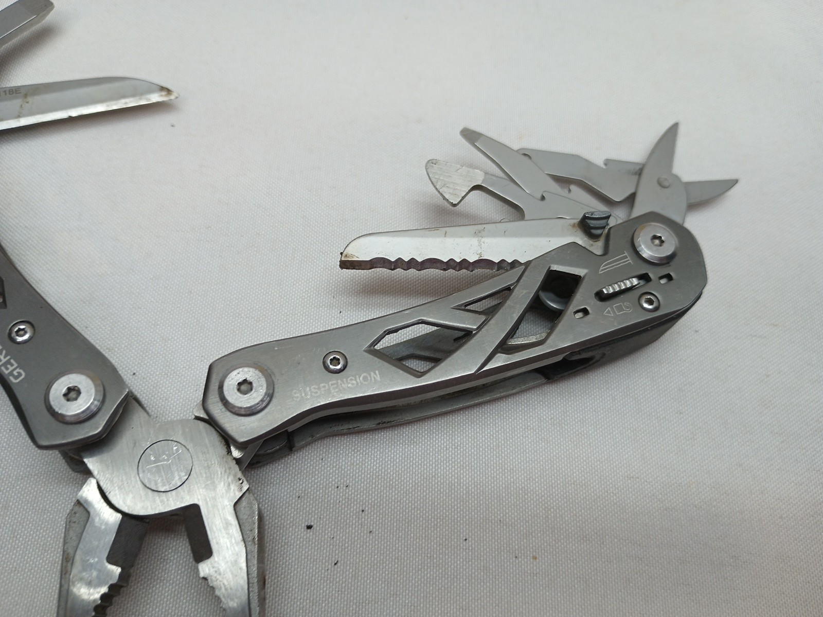 One Gerber Suspension 897011BE 8 Tools Plus Pliers