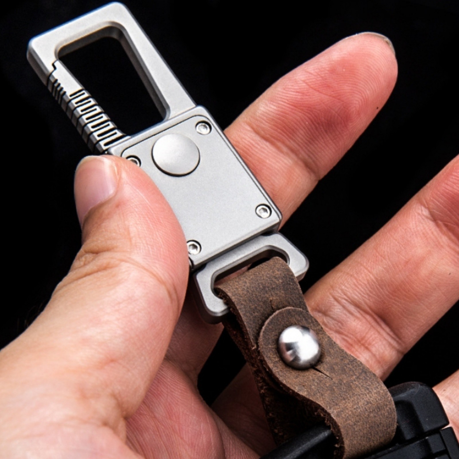 Titanium Alloy Keychain Belt Clip Bag Pendant with Leather Strap Removable