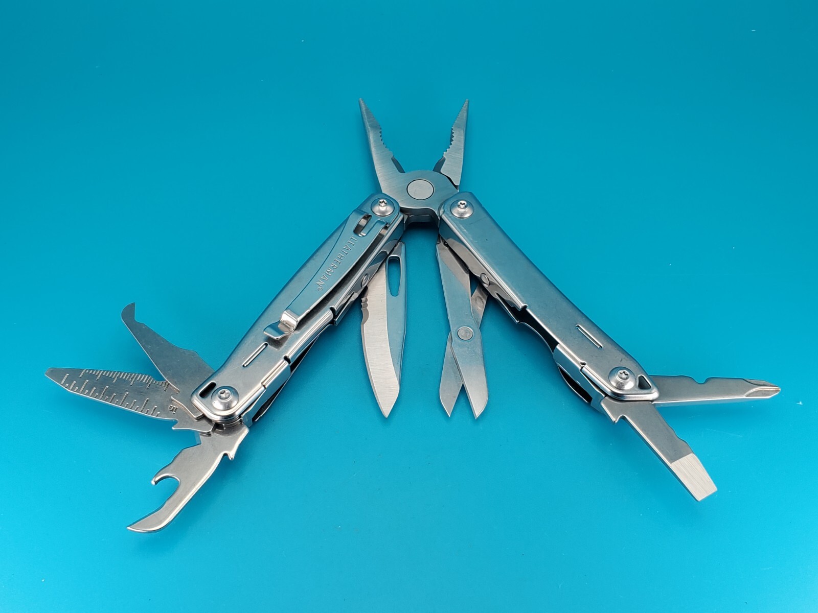 LEATHERMAN WINGMAN MULTI-TOOL! FAST SHIPPING!