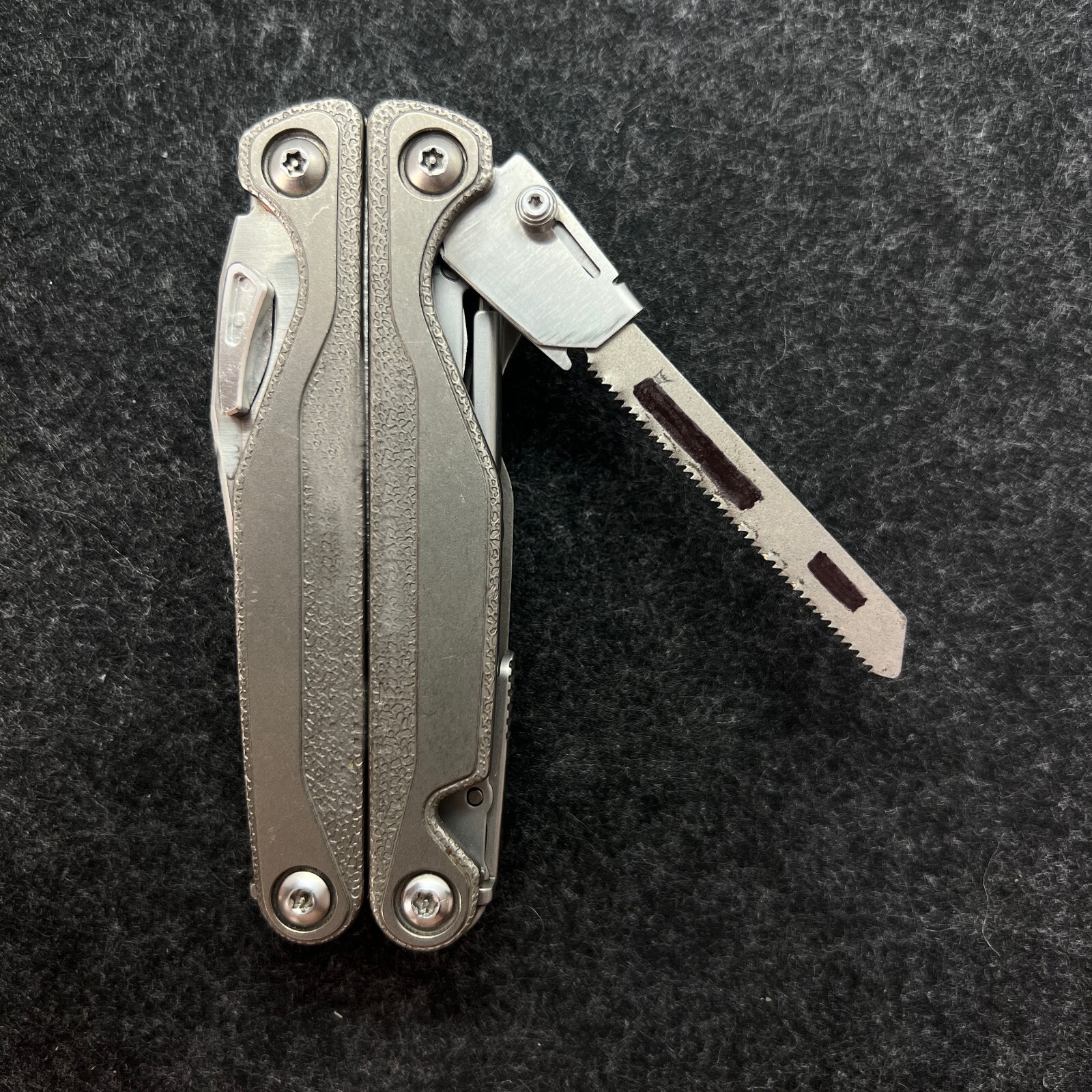 Stainless steel Saw T-Shank Holder with ThumbGrip for Leatherman TTI Wave Signal