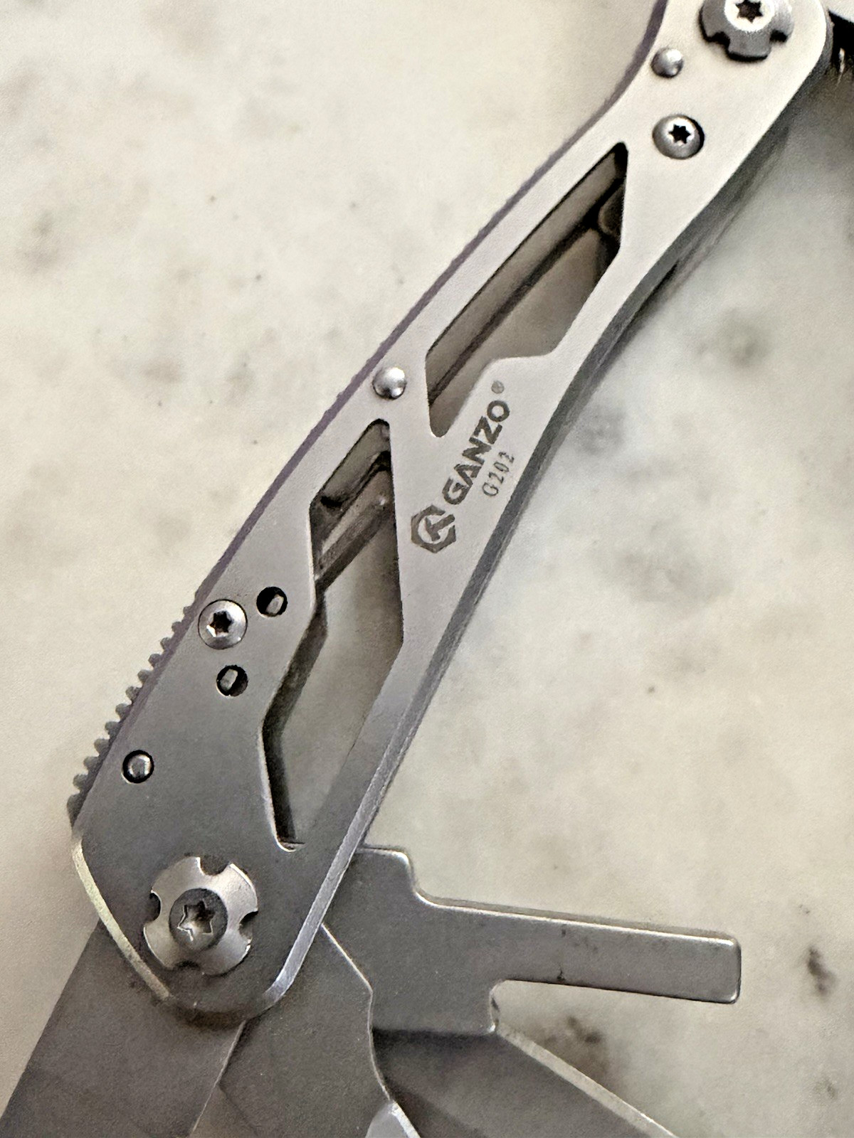 GANZO G202 Multi-Tool Pliers 10-in-1 Multi Tool Pocket Knife Screwdriver No Bits