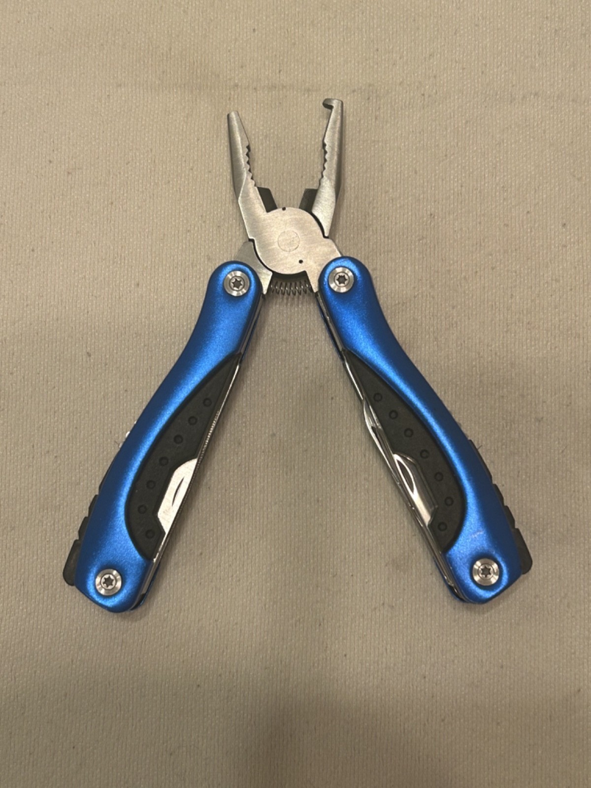 Quarrow Blue Multi-Tool 9 Tools Knife Pliers File Screwdrivers Leatherman