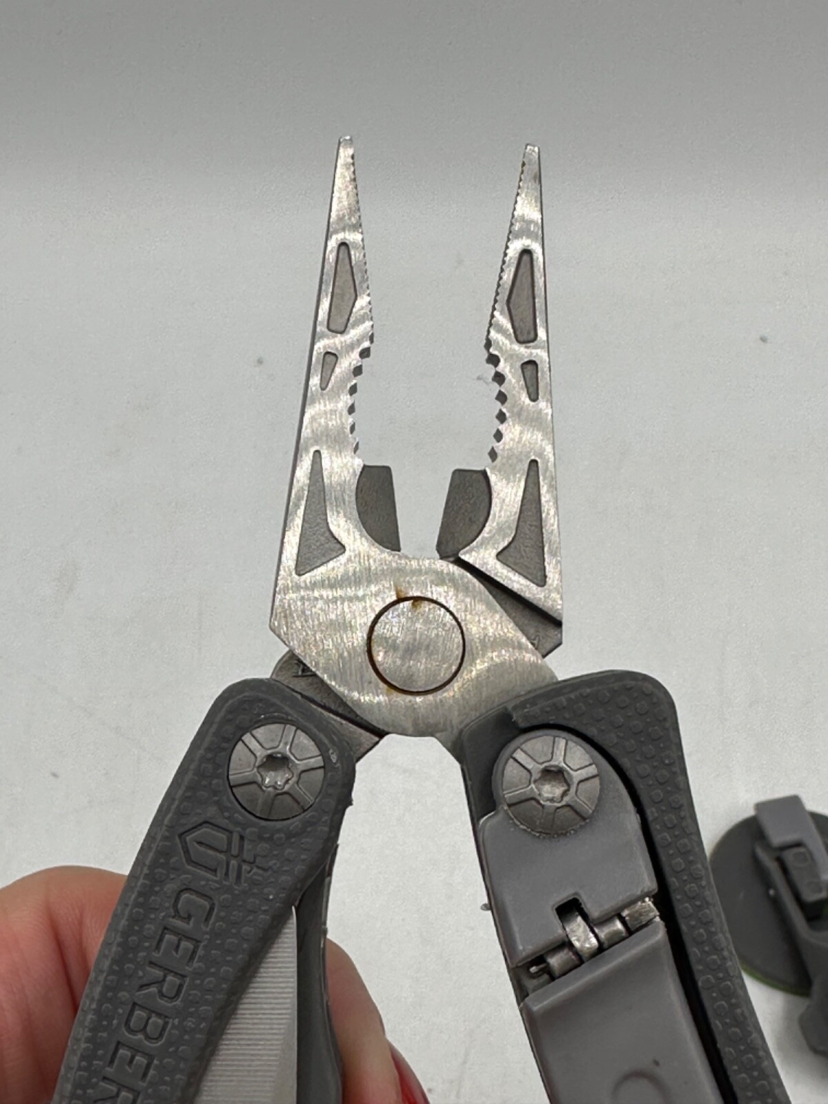 Gerber Multi-Tool Steady Bear Grylls with Tripod Smartphone Camera Mount