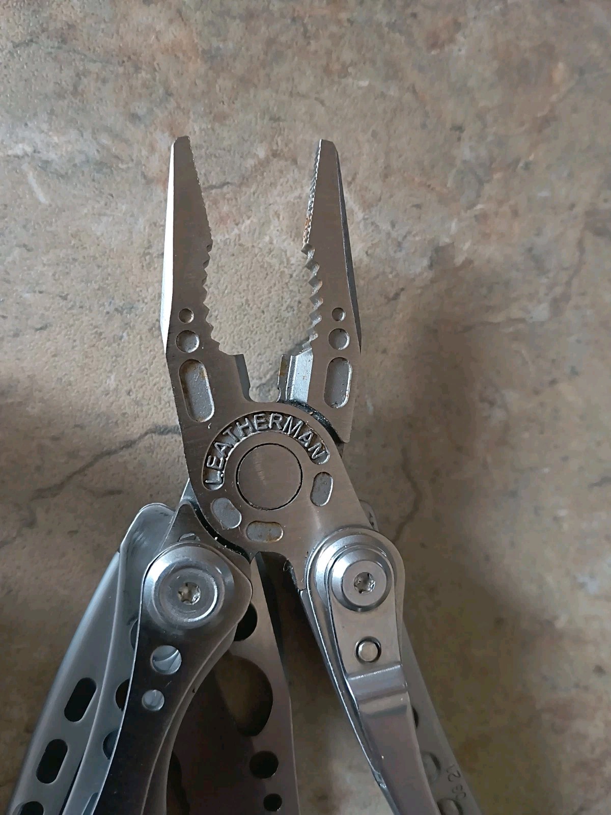 Leatherman Skeletool Multi-Tool Stainless 830845/Leather Sheath