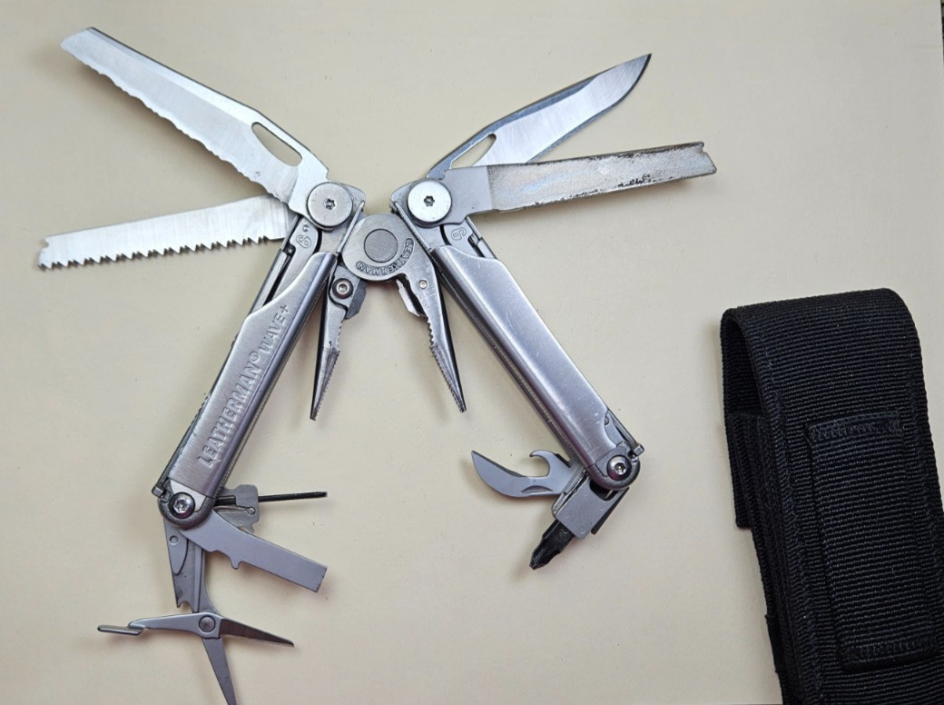 Leatherman Wave + Plus Multi-Tool 18 in 1, Great Condition with Sheath