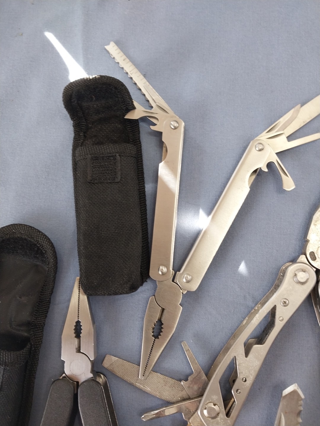 6 multi tools pliers knife screwdriver’s file Etc.
