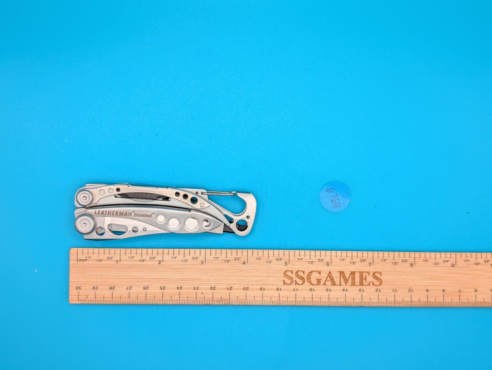 LEATHERMAN Skeletool Multi Tool – Combo Edge Blade Knife Pliers Carabiner!!!