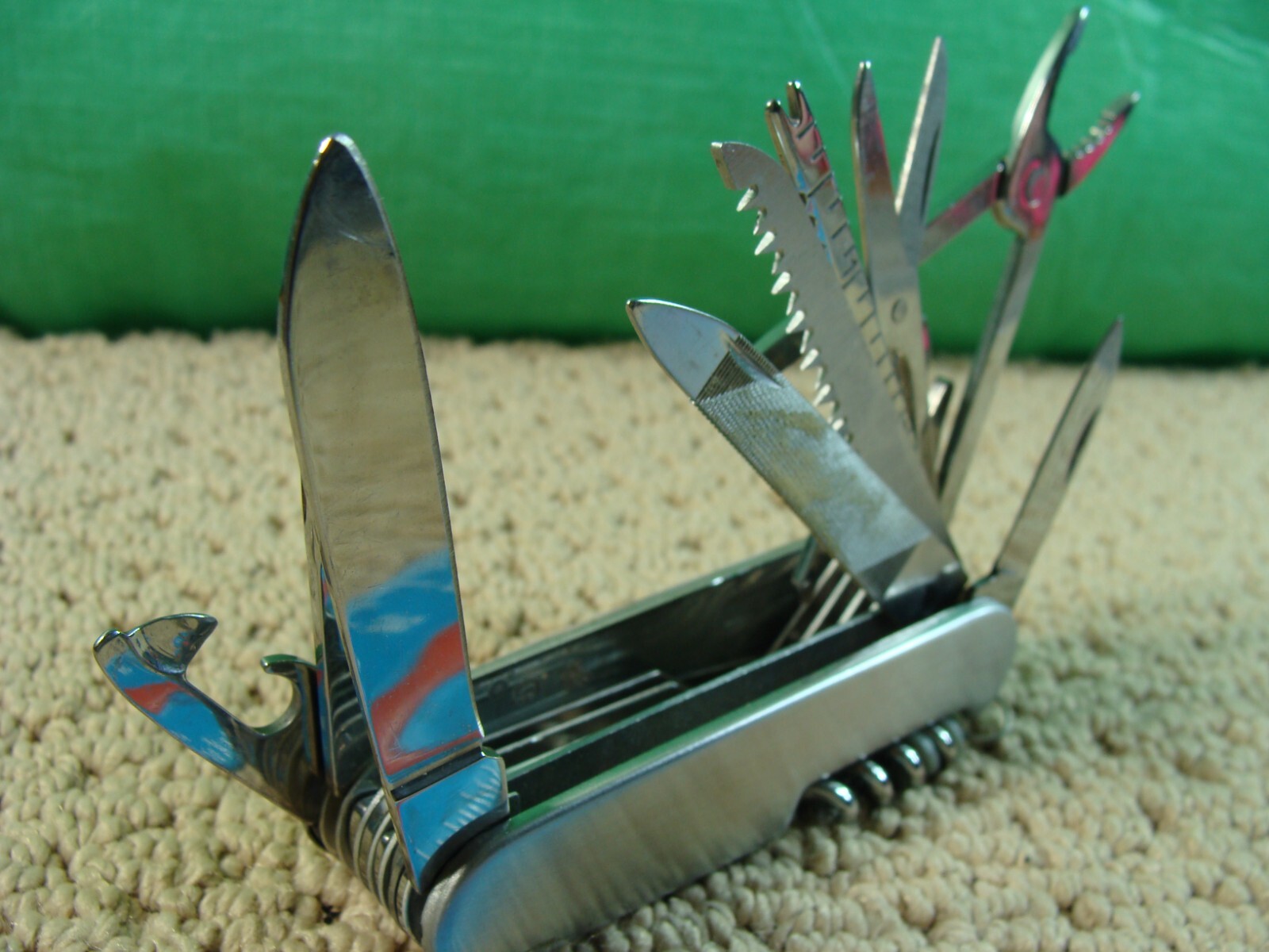 Multi-Tool Pocket Knife Case-for-Belt 6.9-oz 12-Tools Scizzors Screwdrivers