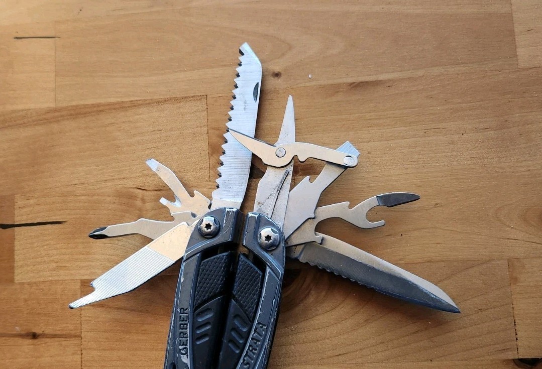Gerber Strata Multi Tool Plier Knife Hunting Hiking Camping Tool – (NOTE) U43