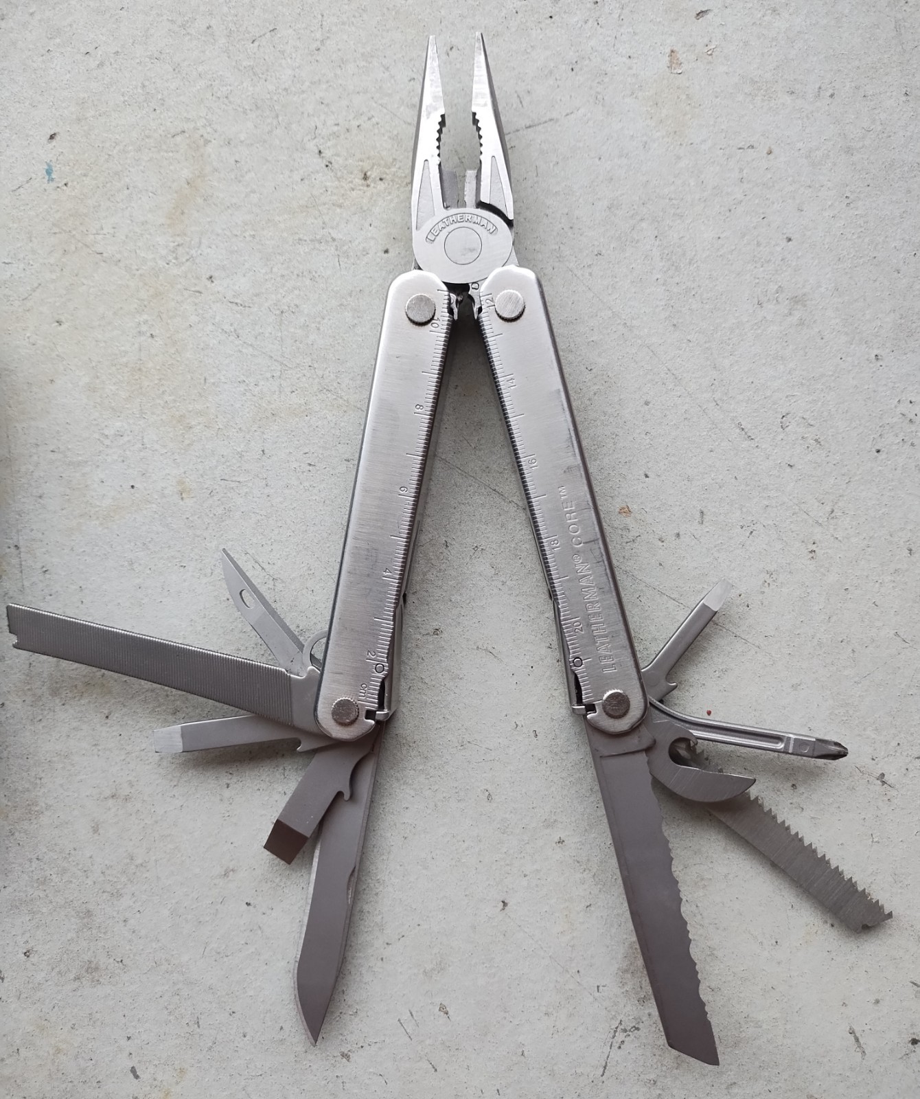 LEATHERMAN CORE STAINLESS W/BLACK LEATHER SHEATH MULTI-TOOL USA, VERY GOOD!