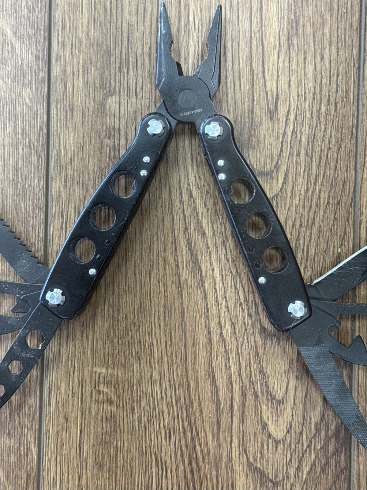 Used Smith & Wesson 16 Function Multi-Tool Black Knife