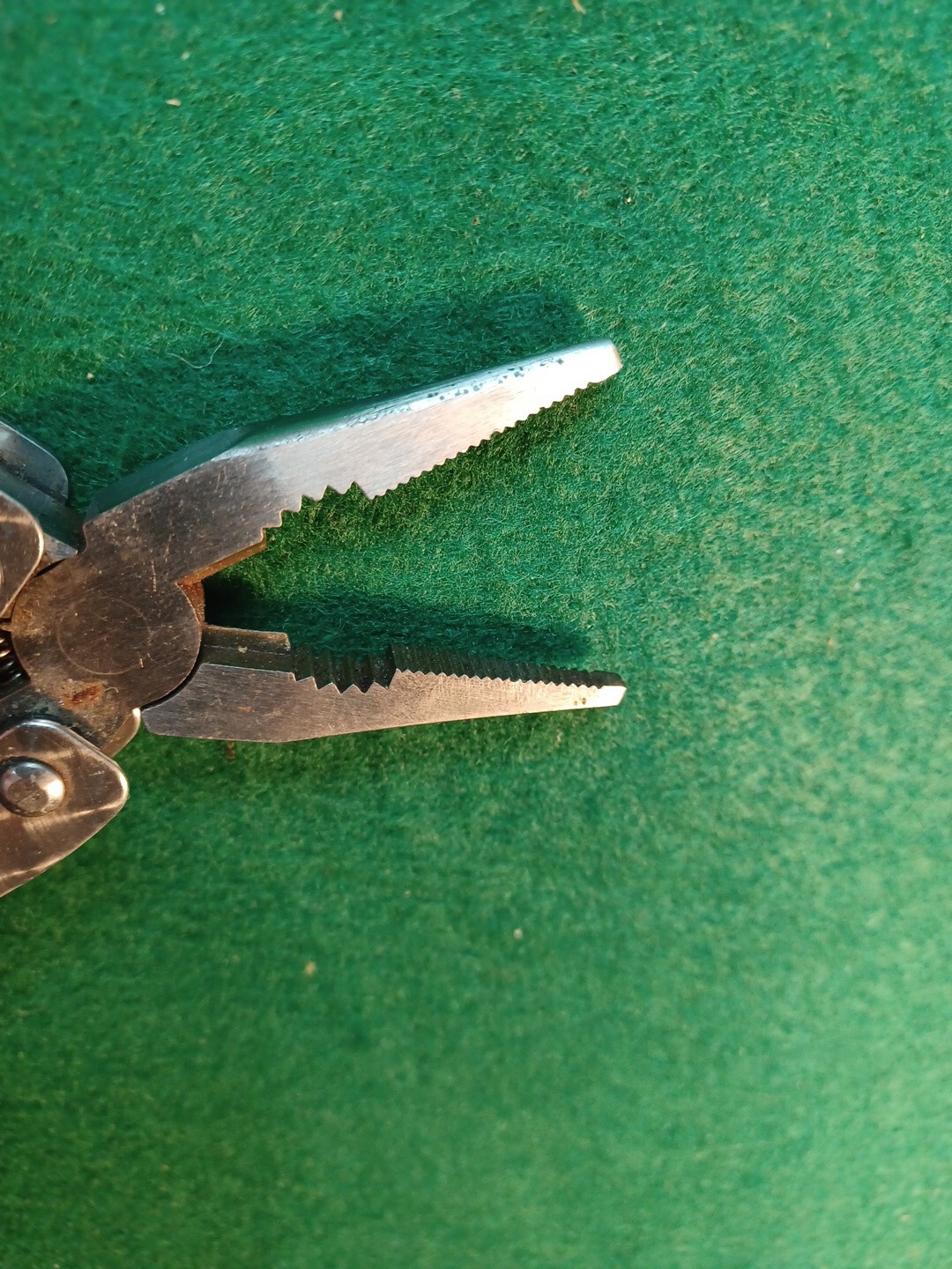 Sheffield no: 12000, 12 In 1 Multi tool