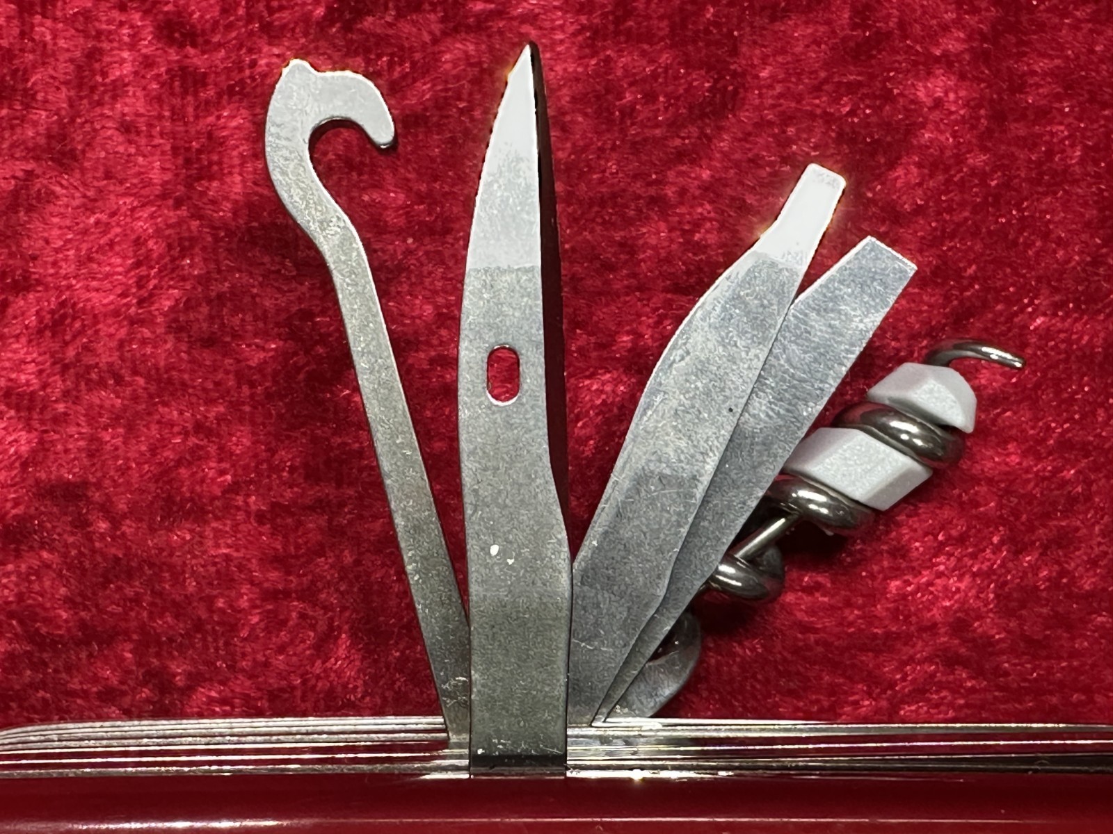 Victorinox SwissChamp Red Swiss Army Knife 91mm 33 Function 22 Tool 8 Layer(688)