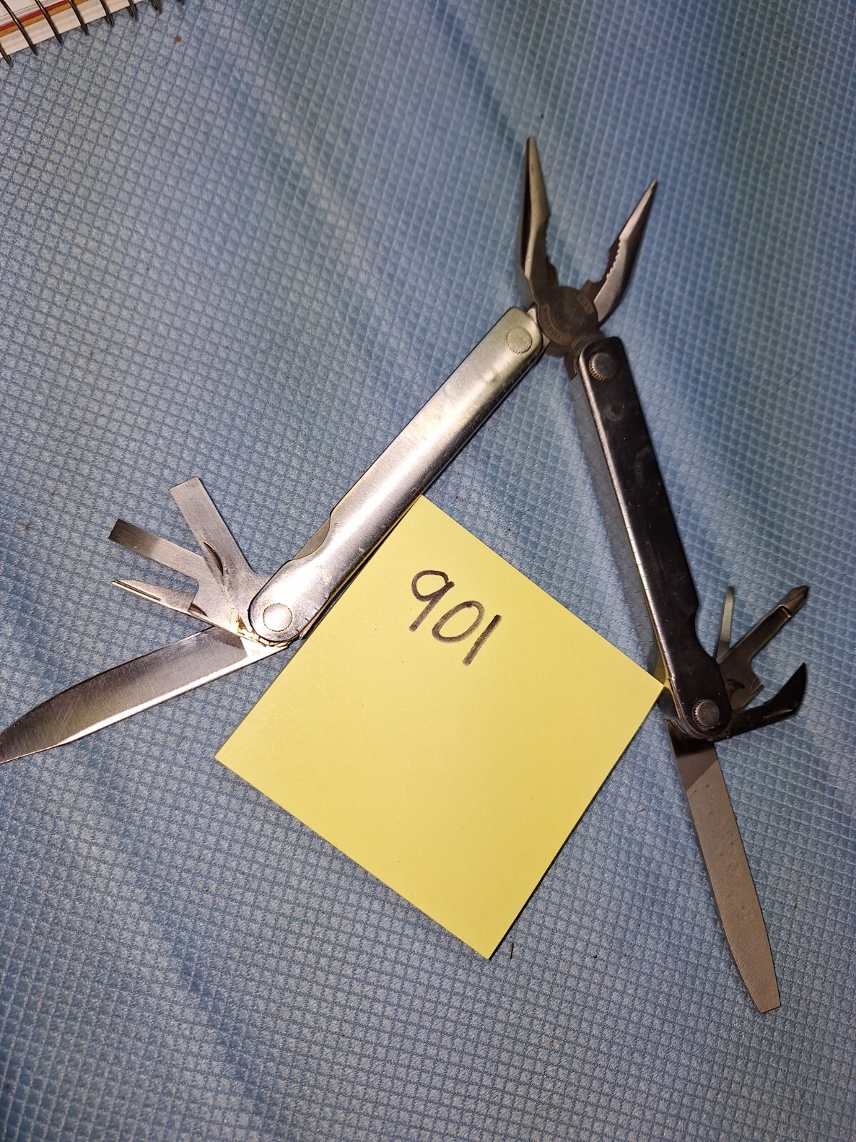1 LEATHERMAN ORIGINAL PST Multi Tool DATE 0394 LOT 901