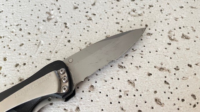 Leatherman Knife C33LX Combo Blade Folding Pocket Knife Linerlock Black Handle –