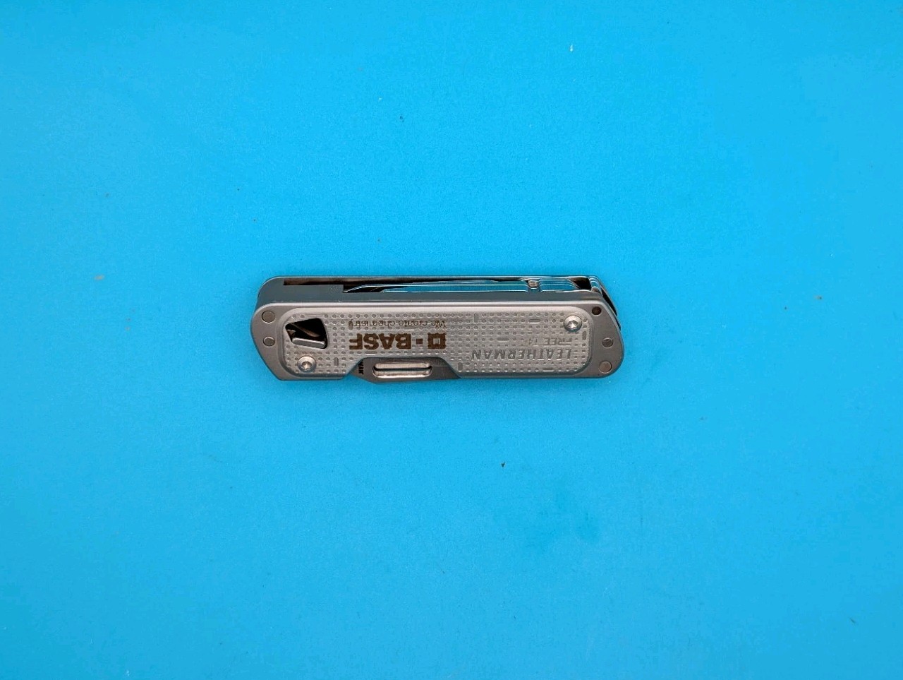 Leatherman FREE T4 Pocket Knife Multi-tool! SILVER! RETIRED! *O-BASF*