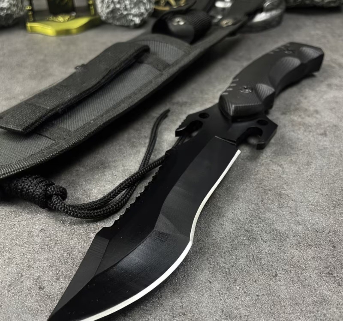 Outdoor Knife, Stainless Steel, Ergonomic Grip and Handguard, Survival Gear