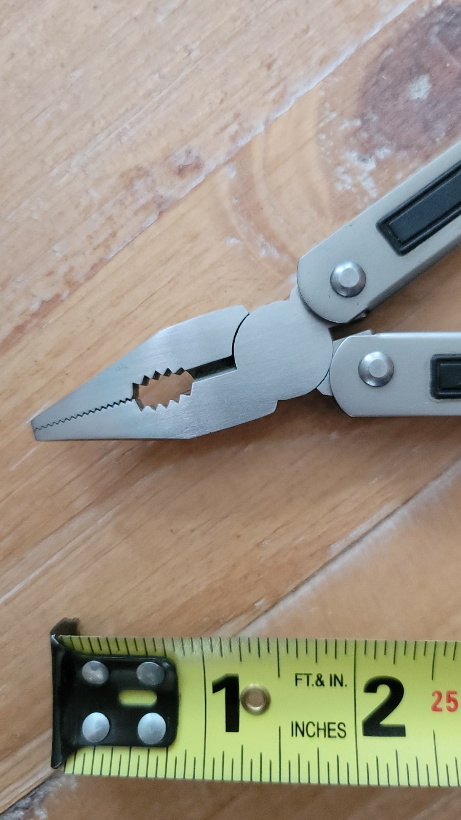Eddie Bauer 5 Function Multi-Tool – Stainless – Lock Lever – Very Good Condition