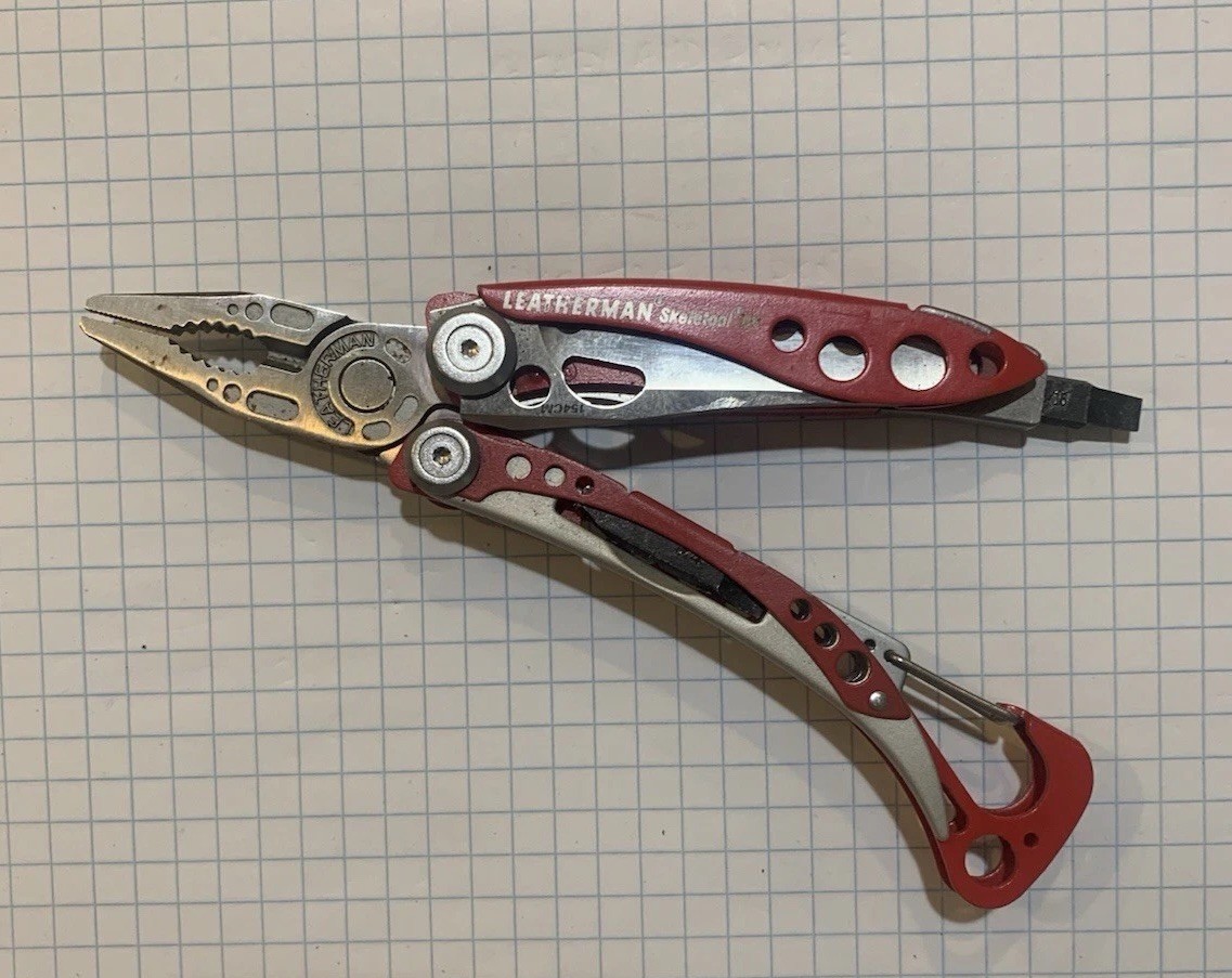 Leatherman Skeletool RX Multi Tool 154CM Serrated Blade Rescue Glass Breaker