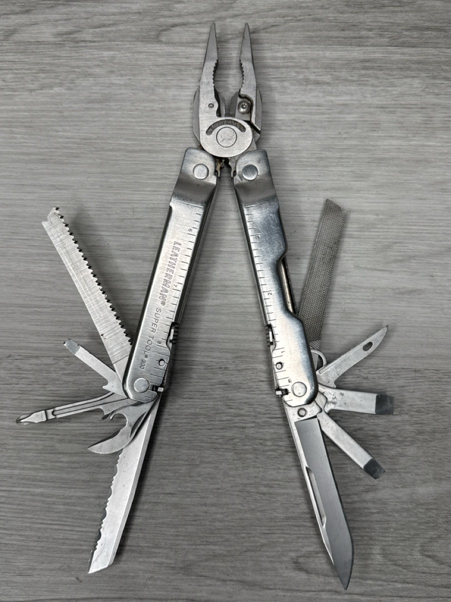 Leatherman Super Tool 300 Multi-Tool (A1D031639)