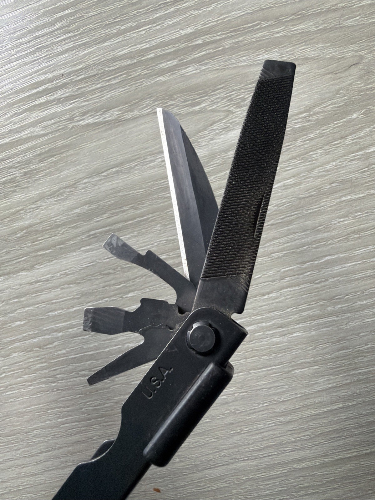 Gerber MP600 Multi-Tool Needle Nose Pliers Black Oxide W/ Sheath Tools Pictured