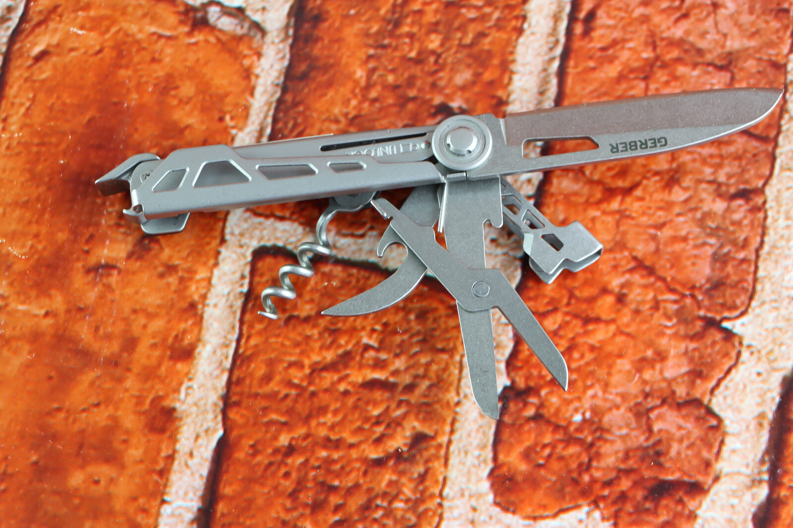 Gerber Armbar Cork Onyx Multi Tool READ