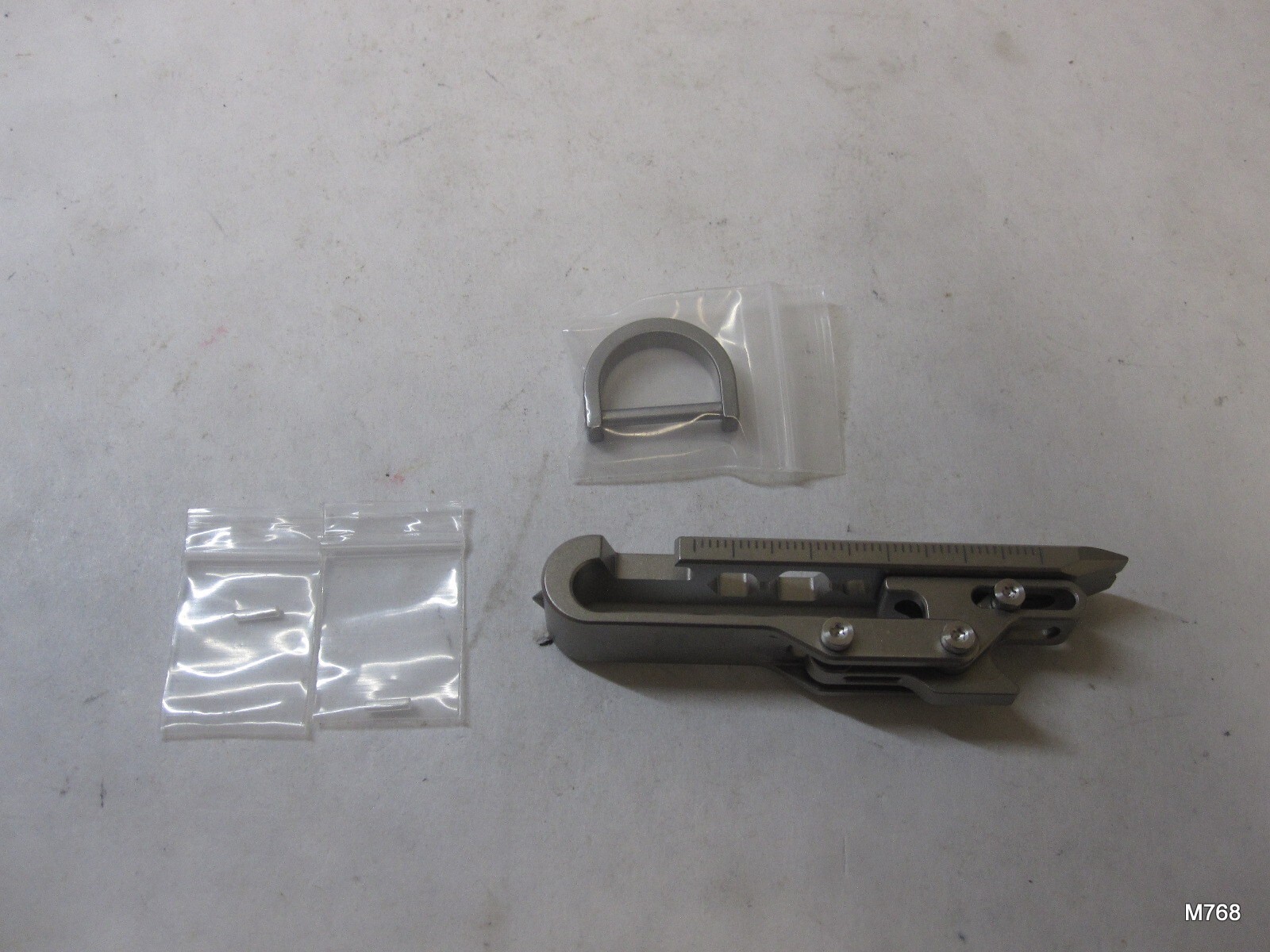 6 in 1 Multitool – Nailpuller, Bottle Opener, Window Breaker, Ruler, Square, Hex