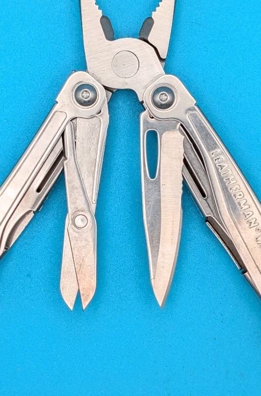 LEATHERMAN WINGMAN MULTI-TOOL! FAST SHIPPING!