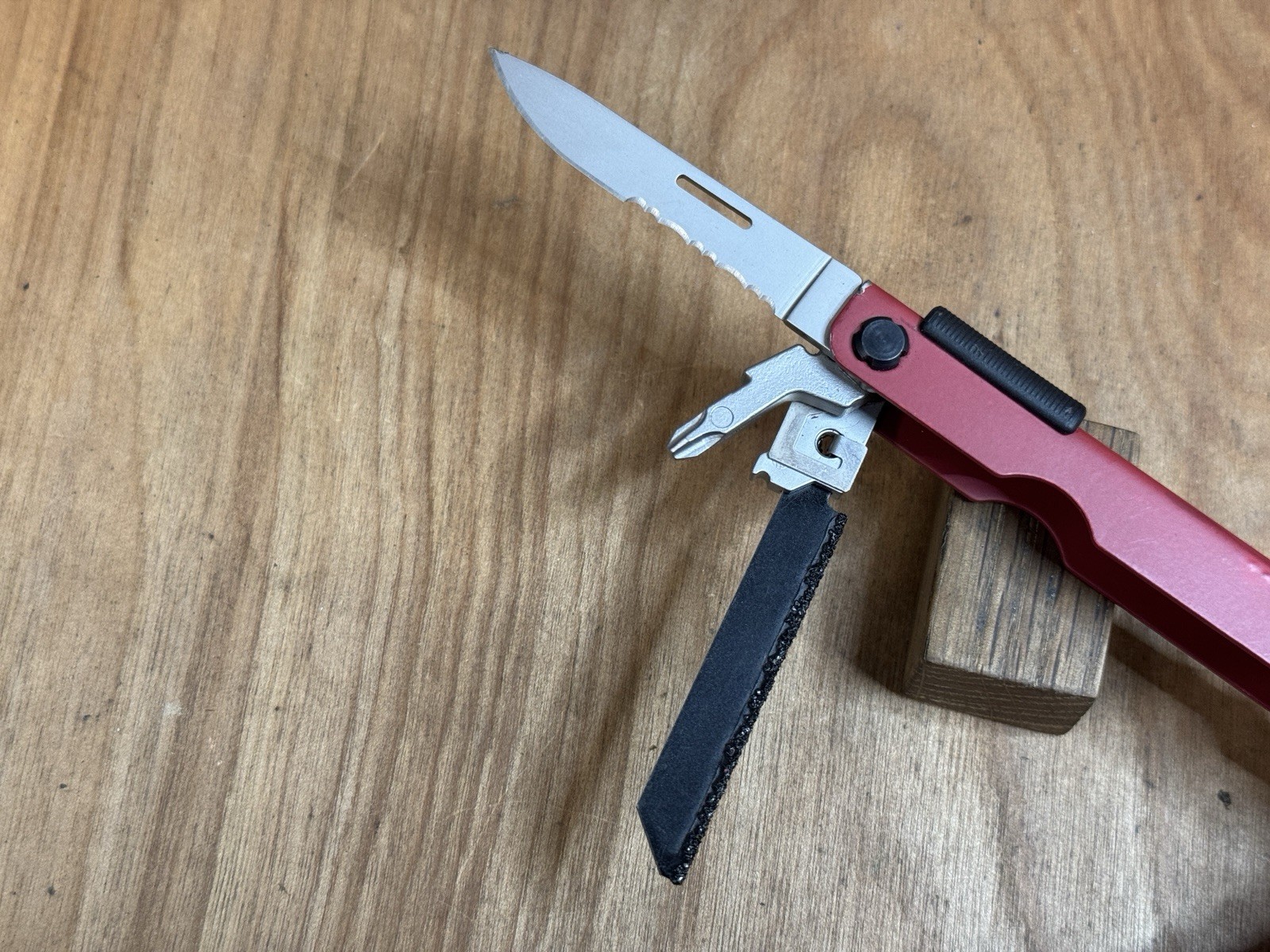 Rare Gerber Custom 600 Pro Scout RED w/Sheath USA Limited Edition EXCELLENT!