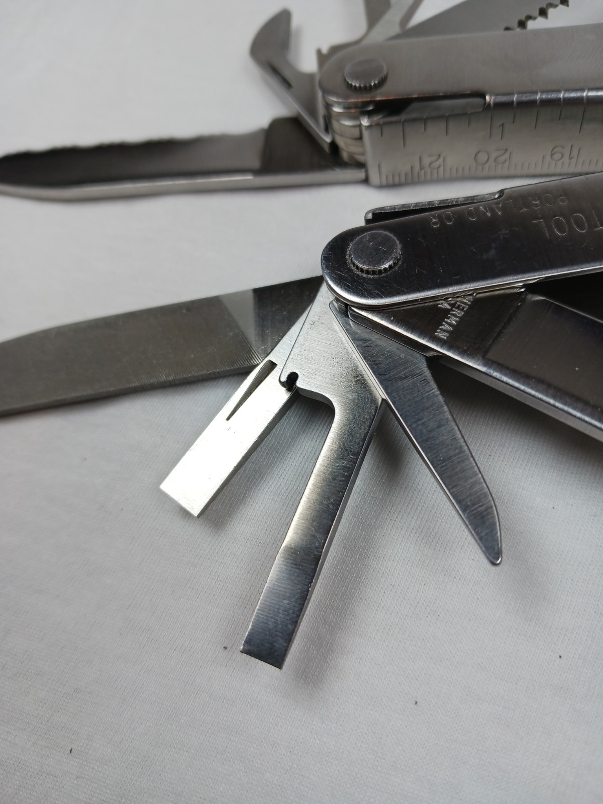 Leatherman Super Tool 100L 12-in-1 Stainless Multi-Tool Part Serrated w/ Sheath